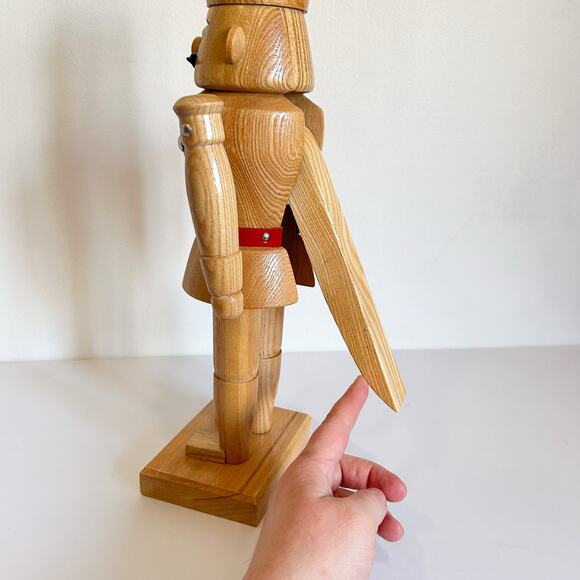 Vintage Erzgebirge Natural Wood German Nutcracker - Picture 7 of 8